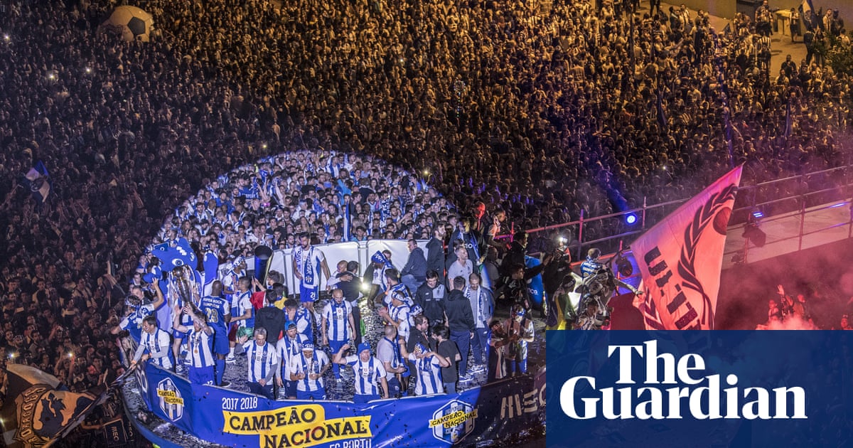 Which football league had the fewest teams finishing with a positive GD? | Soccer