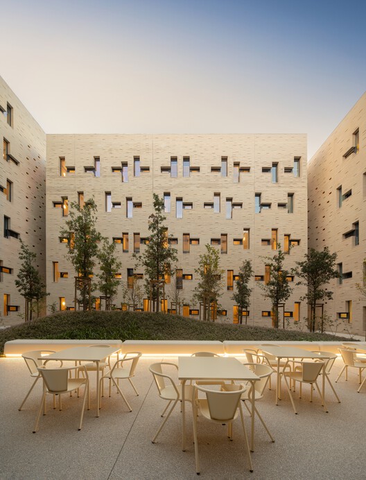 Ventura Terra University Residence - University of Lisbon / CVDB arquitectos - Image 5 of 37