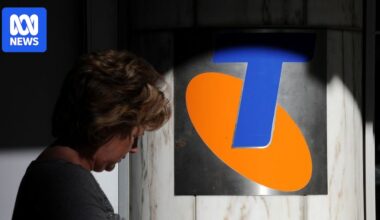 Consumer advocate warns mobile phone and network failures will 'keep occurring' if regulator doesn't step up