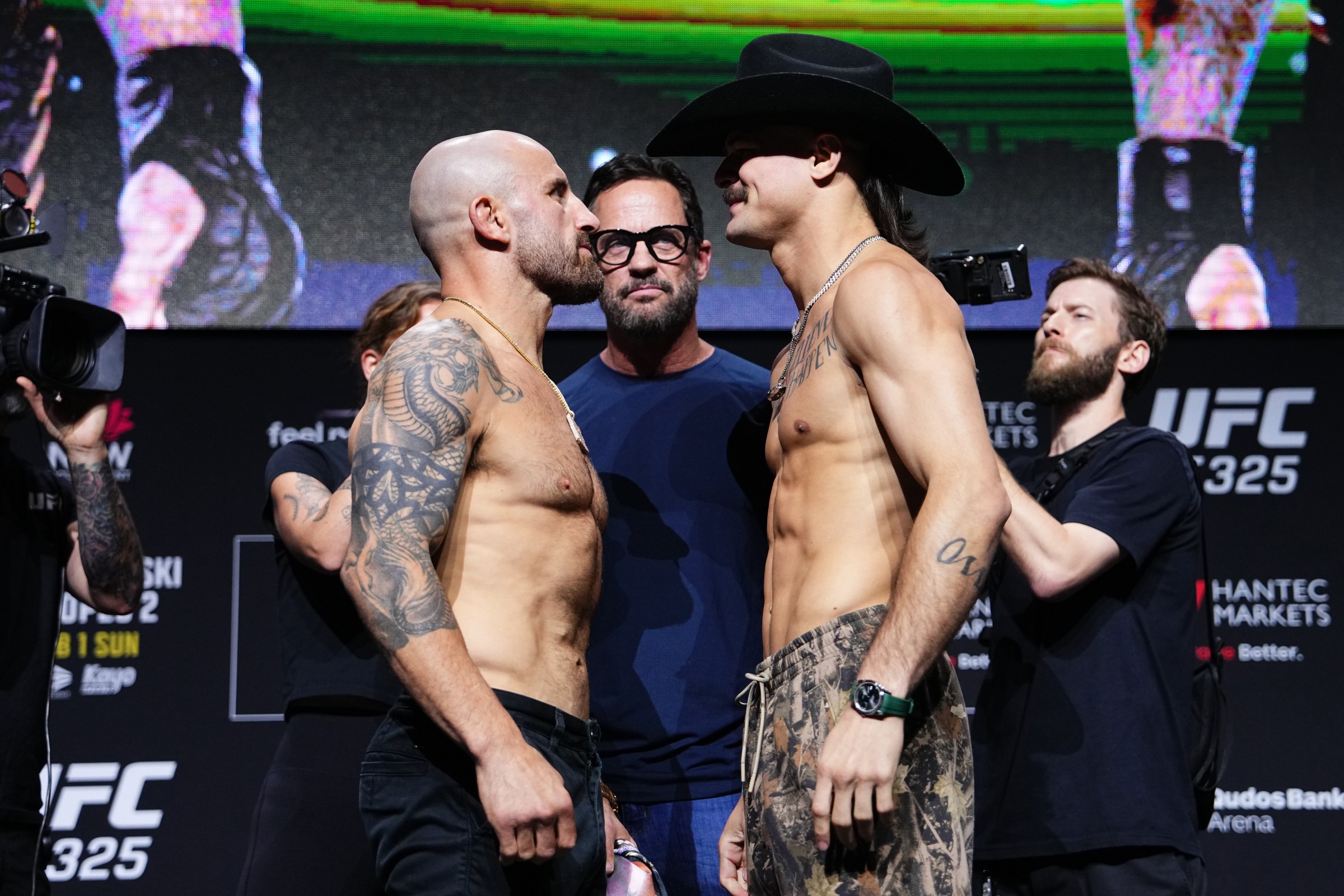 SYDNEY, AUSTRALIA - JANUARY 29: (L-R) Alexander Volkanovski of Australia and Diego Lopes of Brazil face off during the UFC 325 Press Conference at Sydney Event Centre on January 29, 2026 in Sydney, Australia. (Photo by Jeff Bottari/Zuffa LLC)