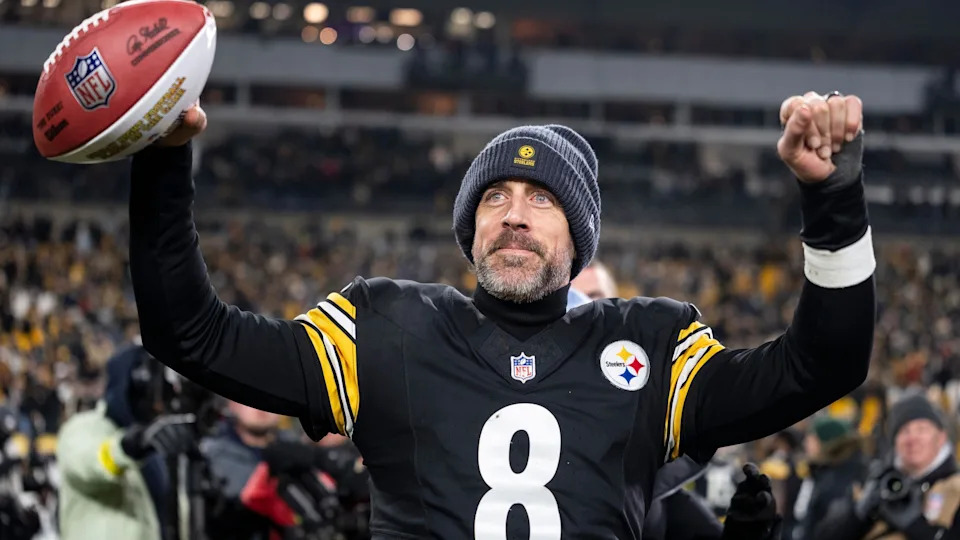 Aaron Rodgers salutes the Pittsburgh fans after the Steelers beat the Ravens