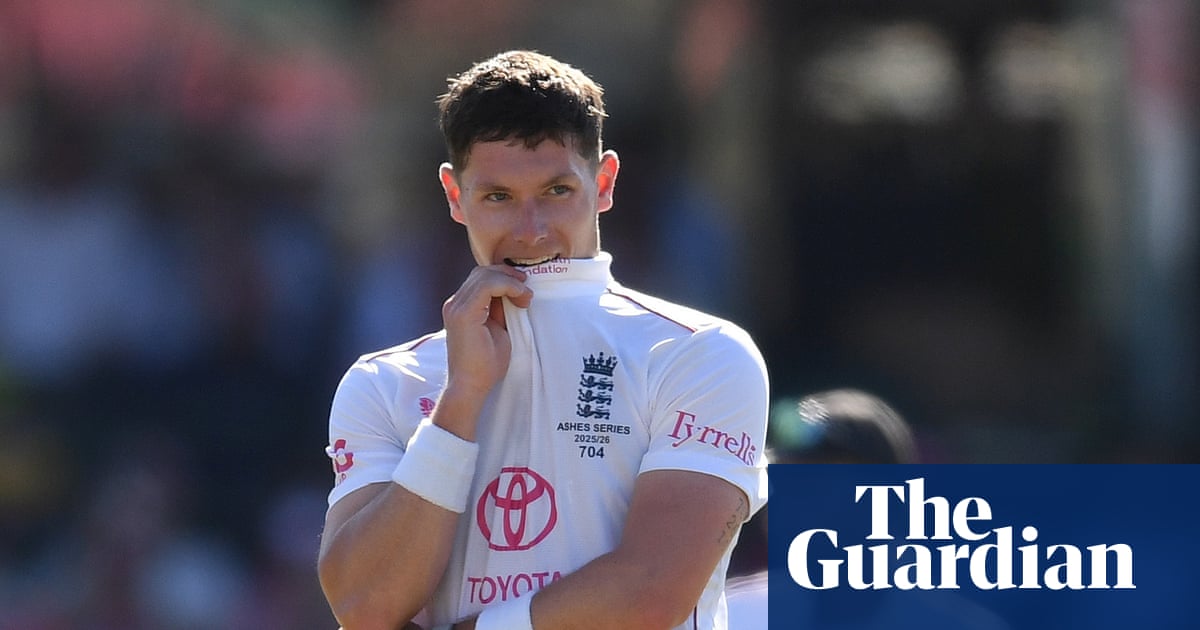 Conscript Potts is England’s paratrooper fighting a lonely Ashes war in Sydney | Ashes 2025-26