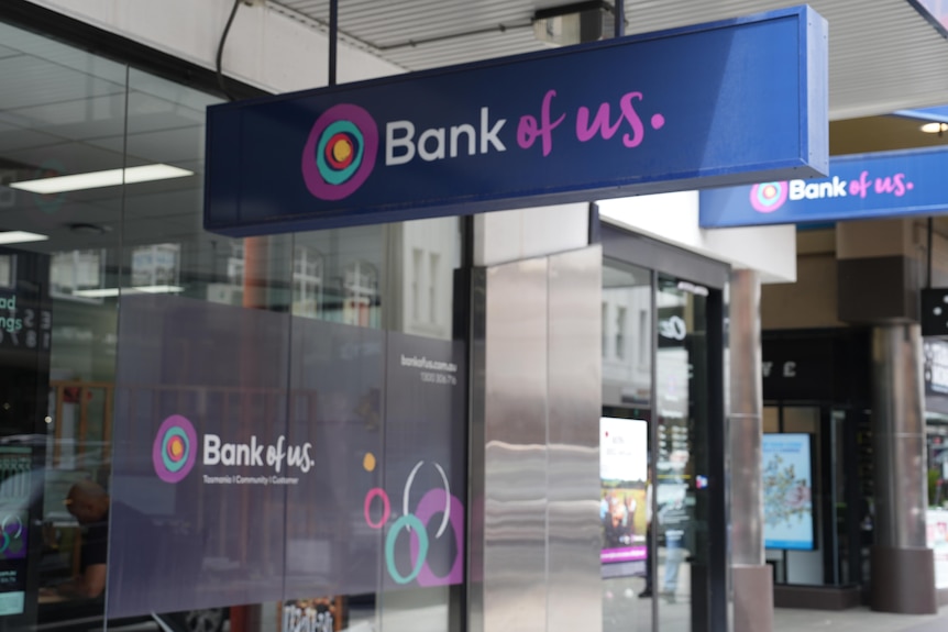 An exterior of a Bank of us branch.