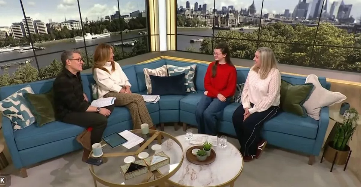 Cat Deeley and Ben Shephard interviewing a mum and daughter on This Morning