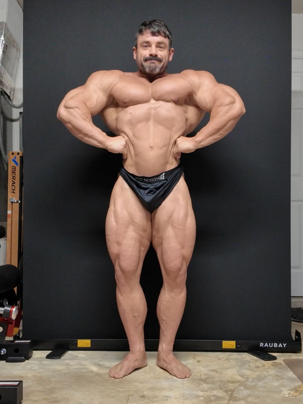 Jason Lowe flexing his lat muscles