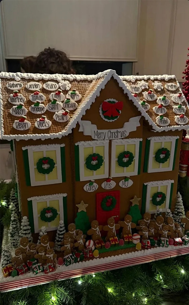 <div class="hHq9Z">
<div data-hveid="CBMQAA" data-ved="2ahUKEwiBlqbdiNyRAxUvElkFHZFNEX0QlcAGegQIExAA">
<div class="KsRP6 yniSnf">
<div class="MDY31c">
<div class="QpPSMb">
<div class="DoxwDb">
<div class="PZPZlf ssJ7i B5dxMb" role="heading" aria-level="2" data-attrid="title">Timoth&eacute;e Chalamet Makes His Debut</div>
</div>
</div>
</div>
</div>
</div>
</div>