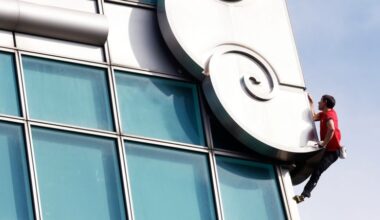 Alex Honnold free solos Taipei 101, one of the world’s tallest buildings