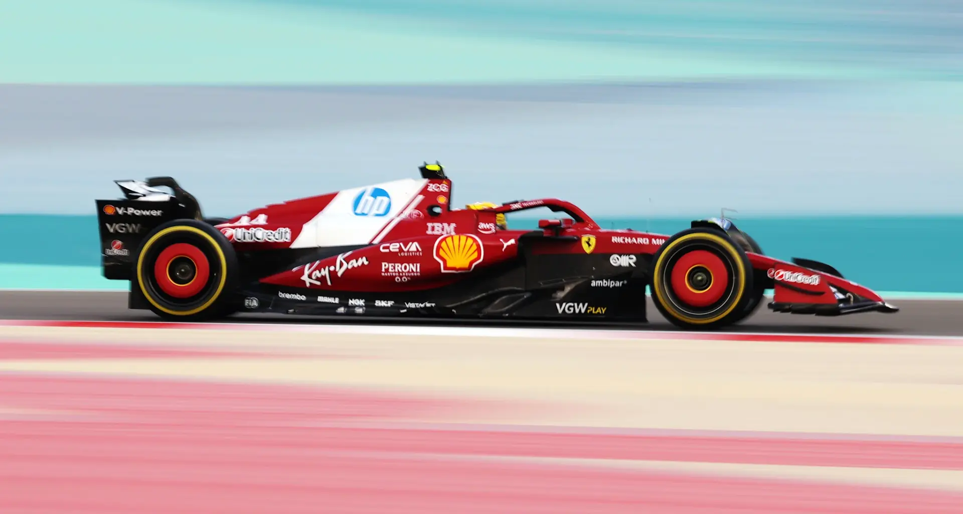 LAS VEGAS, NEVADA - NOVEMBER 21: Yuki Tsunoda of Japan and Oracle Red Bull Racing arrives in the