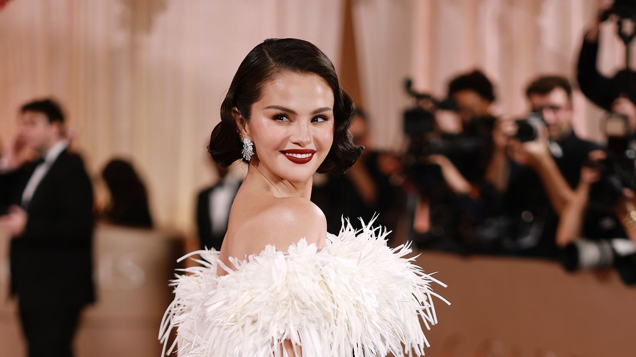 It Took 323 Hours to Make Selena Gomez’s Chanel Dress for the 2026 Golden Globes