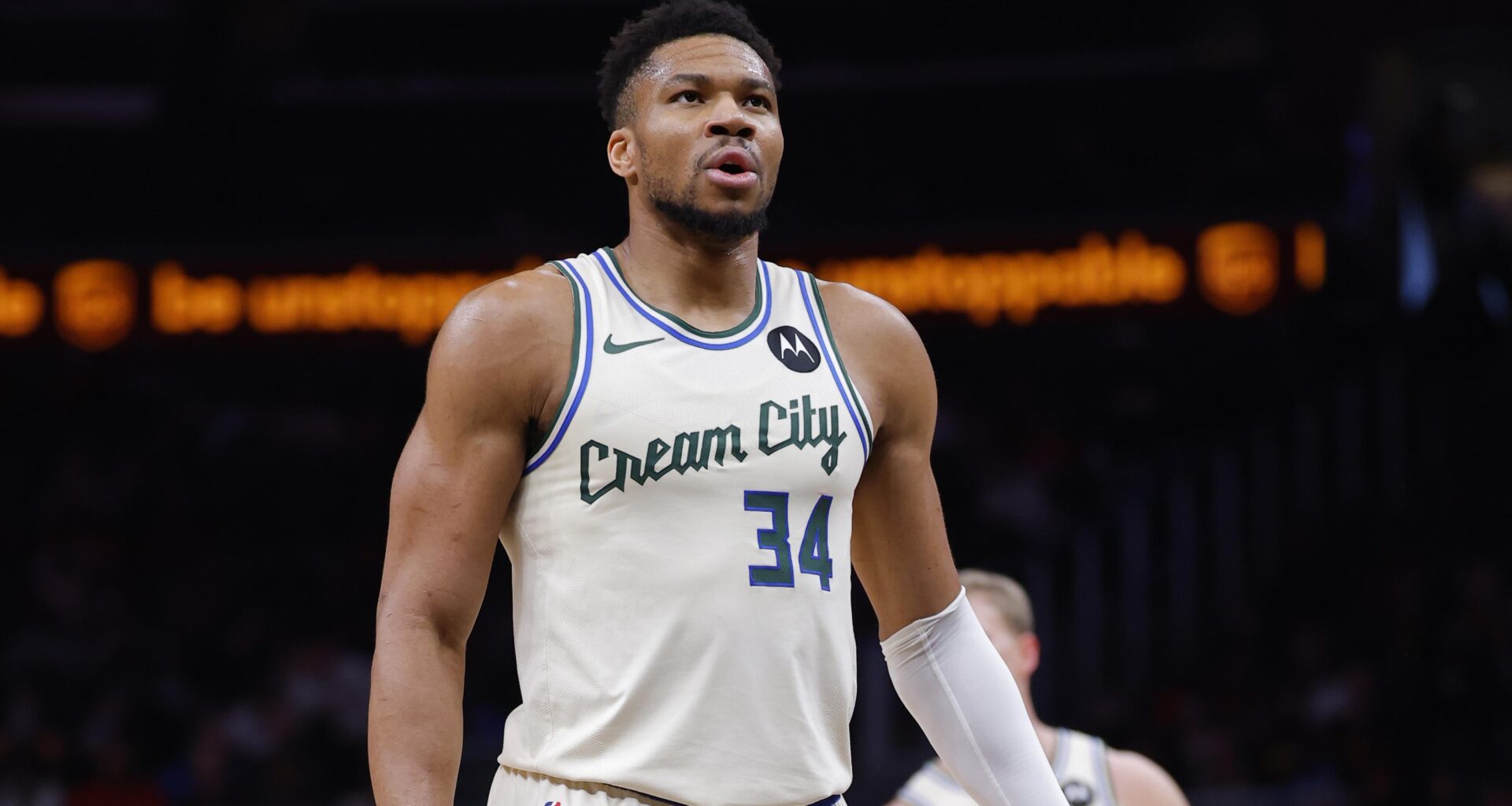 New Giannis Rumors on Trade Timeline as NBA Execs Sound Off amid Knicks, Nets Links