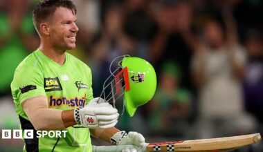 David Warner celebrates his century