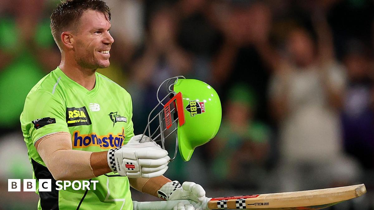 David Warner celebrates his century