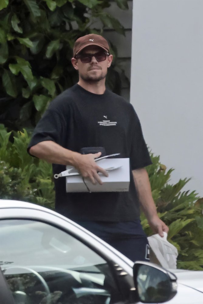 Lachie Neale spotted collecting some personal things from the home he shared with wife Jules Neale.