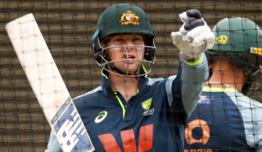 Smith vows to play on as Khawaja warns of looming 'transition'