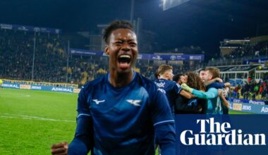 Which football teams have scored after being reduced to eight players? | Soccer