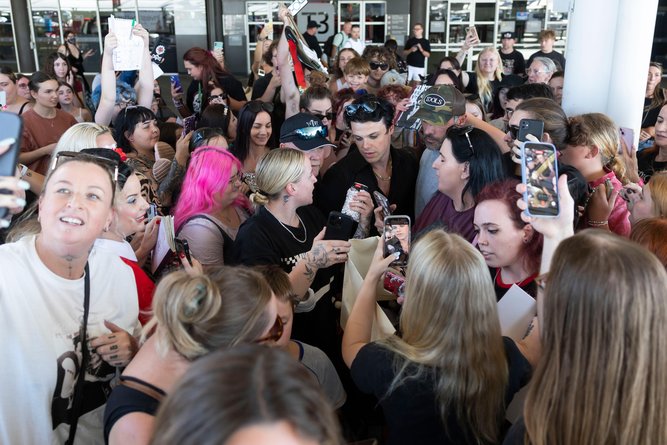 Fans descended on Perth Airport to meet rock singer Yungblud on Jan 19, 2026.
