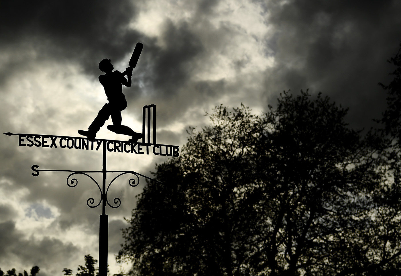 Vane the wind blows, play against it