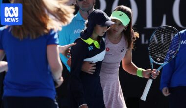 Frustrated fans, Zverev confused and a ball kid collapses — quick hits from the Australian Open
