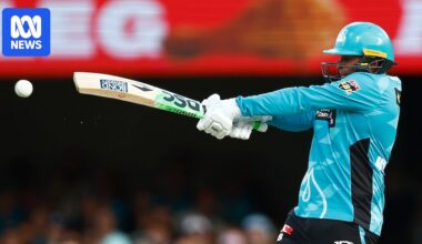 Usman Khawaja stars as Brisbane Heat beat Sydney Thunder in Big Bash