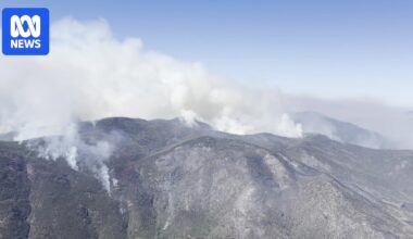 Hottest day in years recorded across southern Australia as bushfire warnings remain