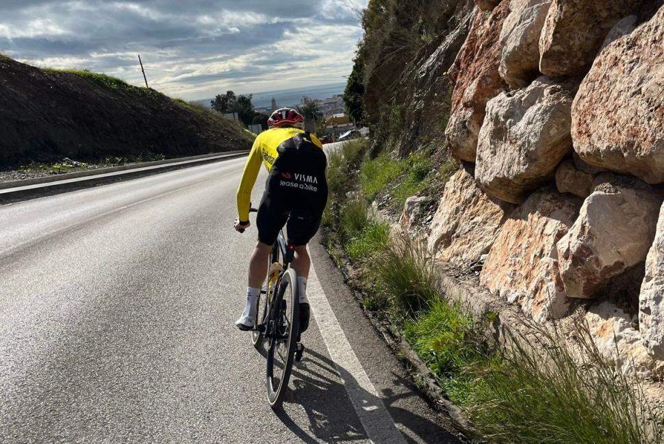 Jonas Vingegaard training crash