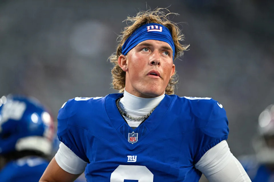 Aug 21, 2025; East Rutherford, New Jersey, USA; New York Giants quarterback Jaxson Dart (6) warms up before the game against the New England Patriots at MetLife Stadium. Mandatory Credit: Mark Smith-Imagn Images