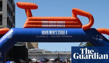 ‘It’s embarrassing’: riders say time is up for fossil fuel sponsorship of heat-affected Tour Down Under | Cycling