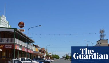 Three people dead and gunman on the run after shooting in NSW town | New South Wales