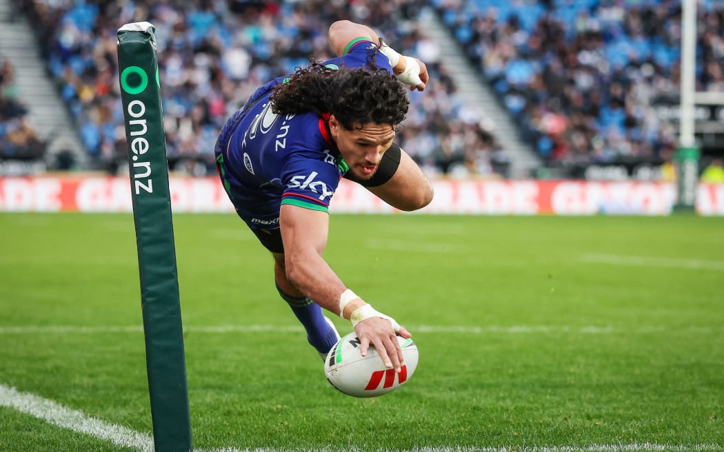Dallin Watene-Zelezniak of the Warriors dives to score a try, One New Zealand Warriors v Wests Tigers.