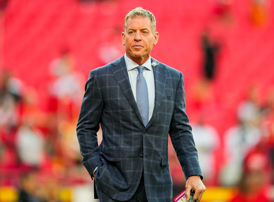 Oct 7, 2024; Kansas City, Missouri, USA; NFL hall of fame Troy Aikman prior to a game between the New Orleans Saints and the Kansas City Chiefs at GEHA Field at Arrowhead Stadium. Mandatory Credit: Jay Biggerstaff-Imagn Images© Jay Biggerstaff-Imagn Images