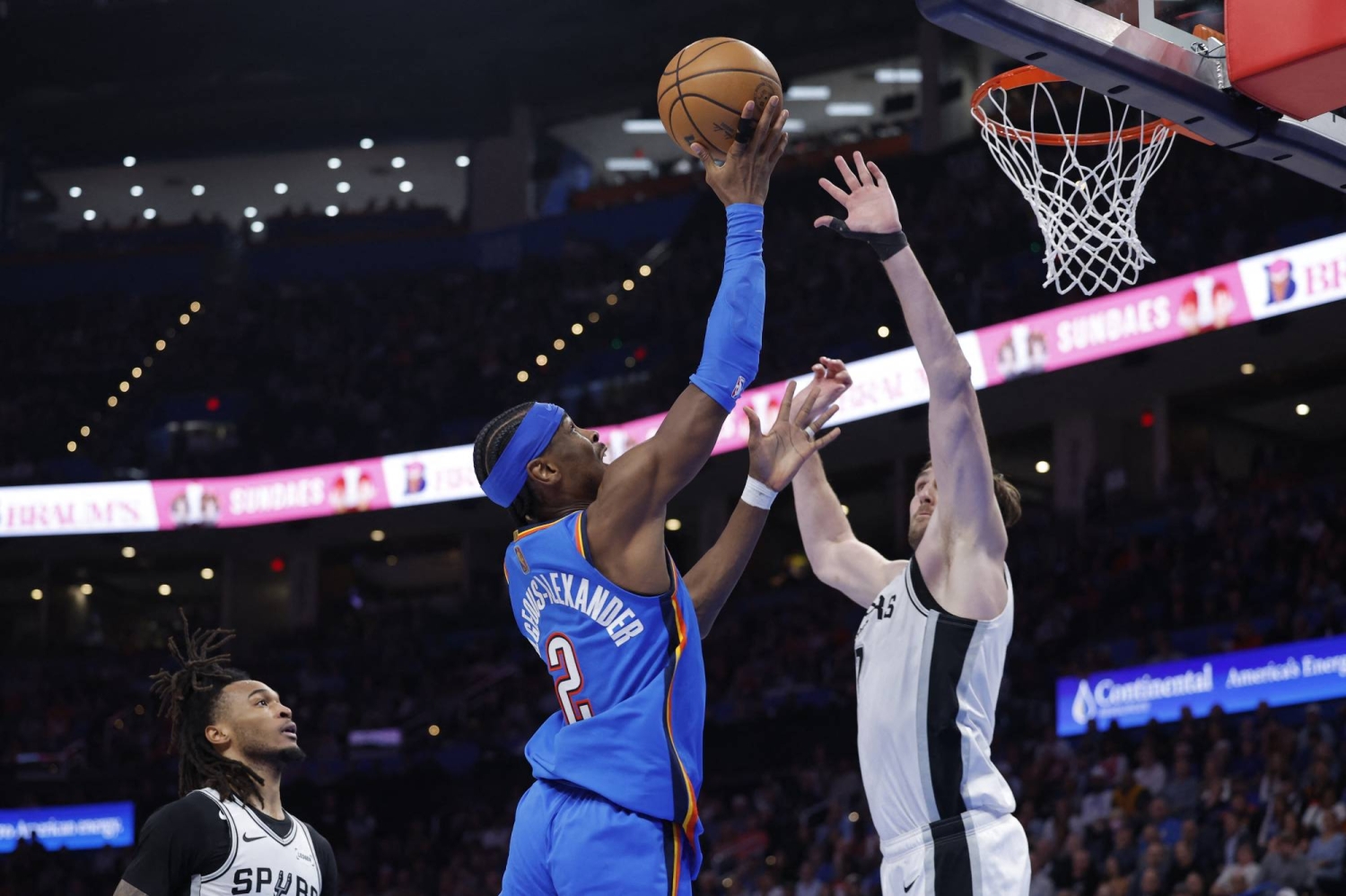 Gilgeous-Alexander shines as Thunder halt Spurs losing streak
