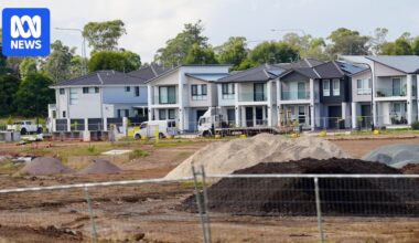 Great Aussie home ownership dream aging as banks see more first-time buyers above 40