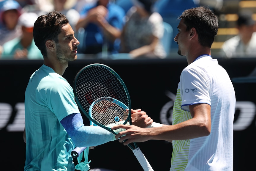 Lorenzo Musetti and Lorenzo Sonego shaking hands at the net