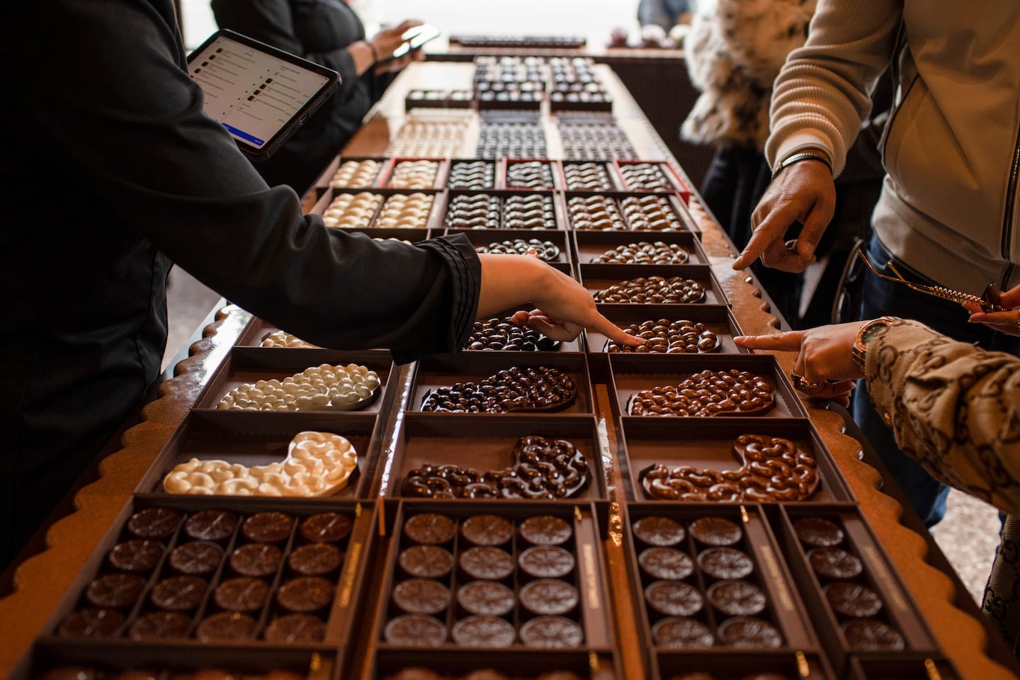 Customers at Cedric et la Chocolaterie in Paris, on Dec. 5. If you enjoy dark chocolate or coffee, you may be benefiting from a substance found in these products that is linked to a reduction in cellular aging.