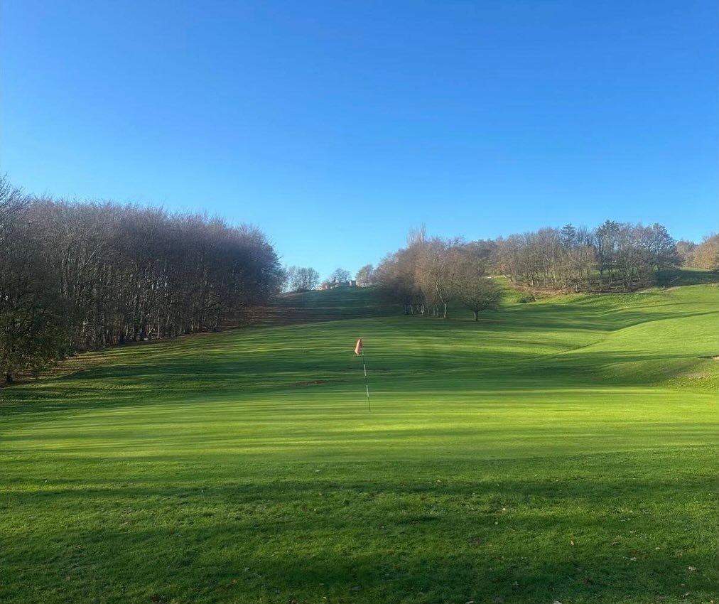 Heaton Park Golf Club: Enjoy a Sunny Weekend of Golf!