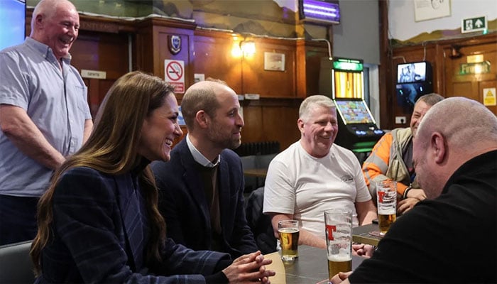 Princess Kate and William ignore protest shouts in Scotland