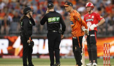 Big Bash League: Perth Scorchers fall to last-ball six after unfair catch review controversy