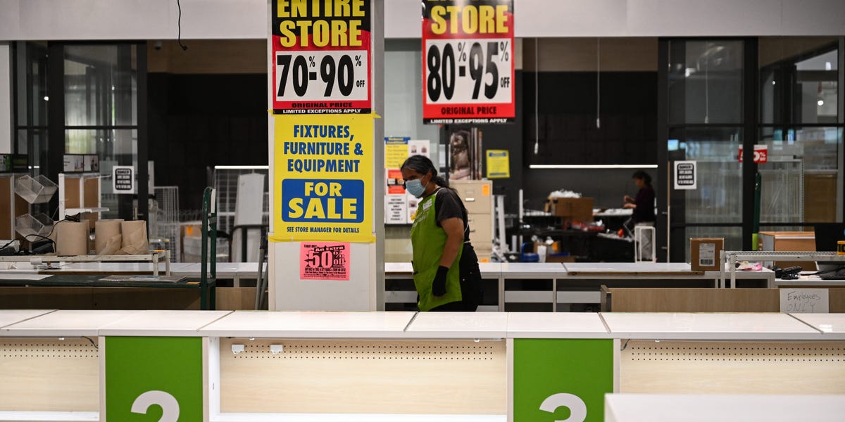 Wages, Consumer Spending for Low, High Earners Show K-Shaped Divide