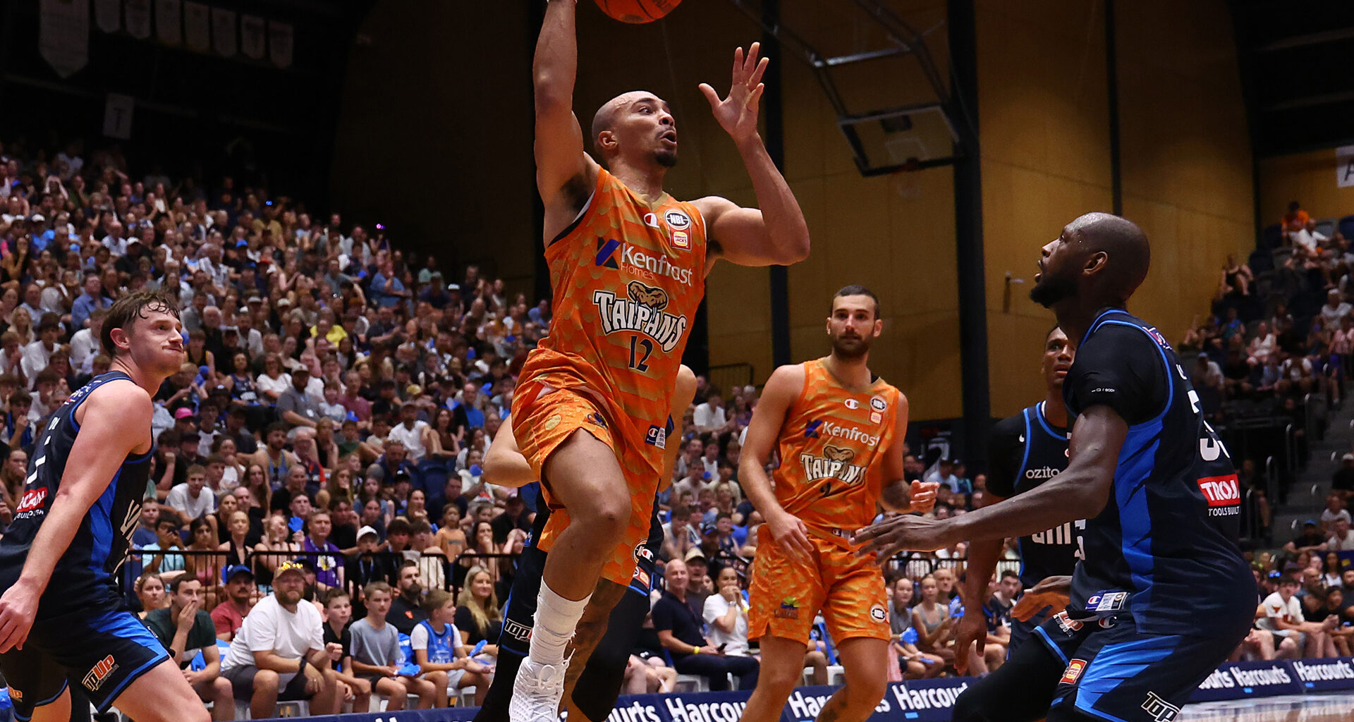 Snakes win hot Bendigo thriller over United