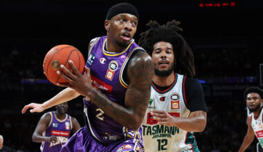 Kings take care of wounded JackJumpers