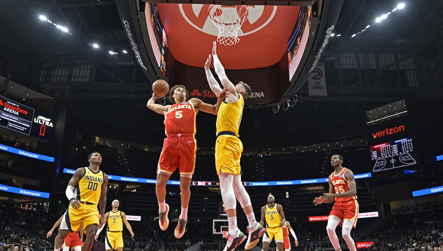 Red-hot Dyson Daniels dunks on Furphy's Pacers