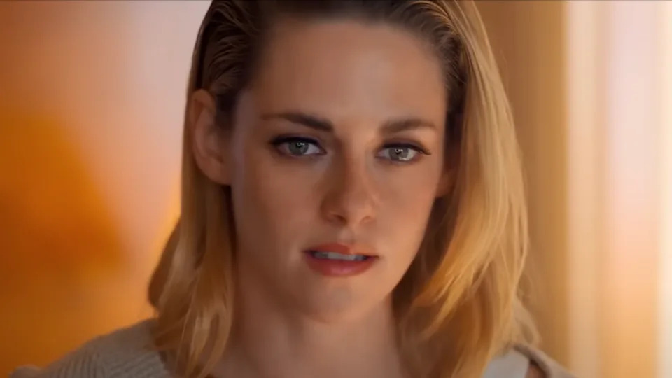  Close-up of Kristen Stewart's Me in Love Me. 