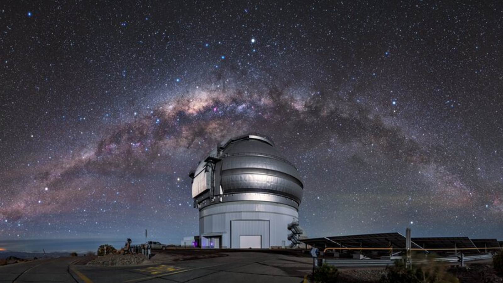 A photograph of the Gemini South telescope below a starry sky