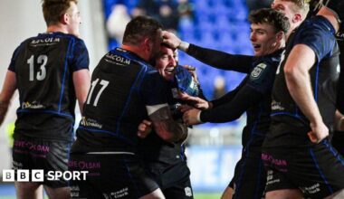 Glasgow Warriors players celebrating