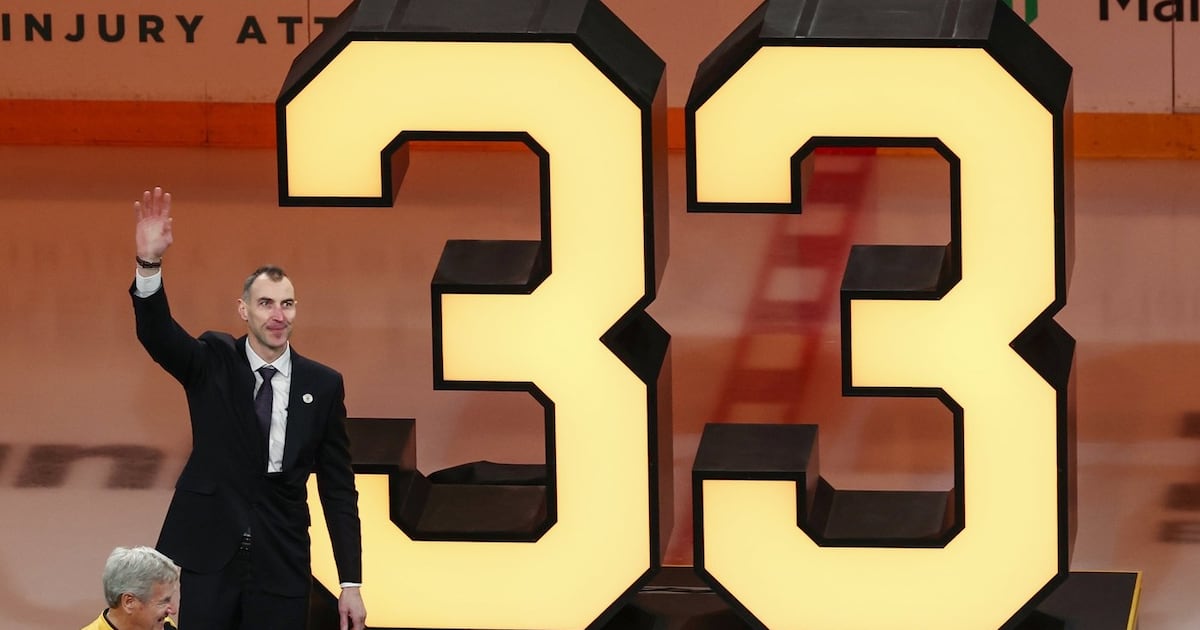 Boston Bruins retire Zdeno Chara's No. 33, honoring defenceman who led 2011 Cup victory