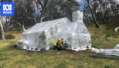 Crews prepare iconic landmarks in Wonnangatta Valley ahead of total fire ban