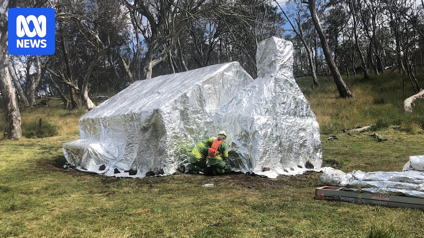 Crews prepare iconic landmarks in Wonnangatta Valley ahead of total fire ban