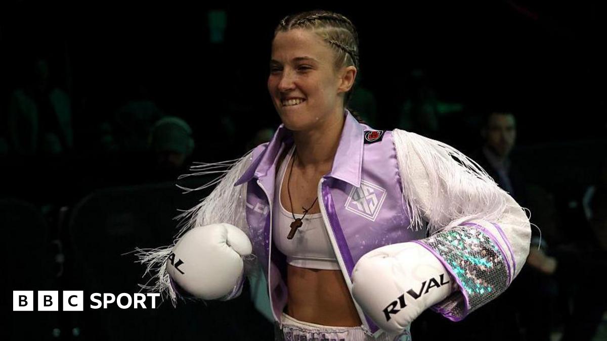 Francesca Hennessey smiling as she walks to the ring