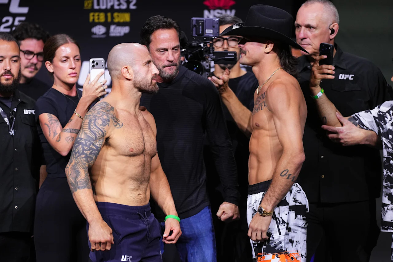 SYDNEY, AUSTRALIA - JANUARY 30: (L-R) Opponents Alexander Volkanovski of Australia and Diego Lopes of Brazil face off during the UFC 325 Ceremonial Weigh-in at Qudos Bank Arena on January 30, 2026 in Sydney, Australia. (Photo by Jeff Bottari/Zuffa LLC)