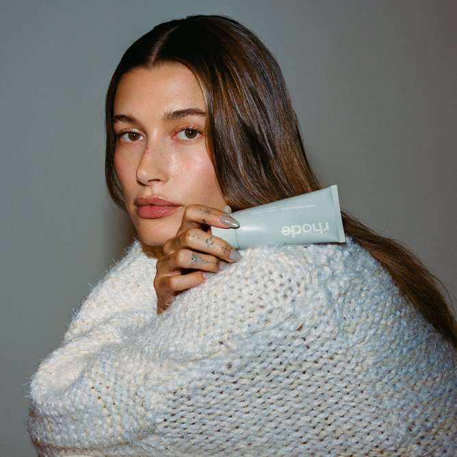 MECCA said they are “thrilled” to be partnering with the model and socialite over the Australian launch. 